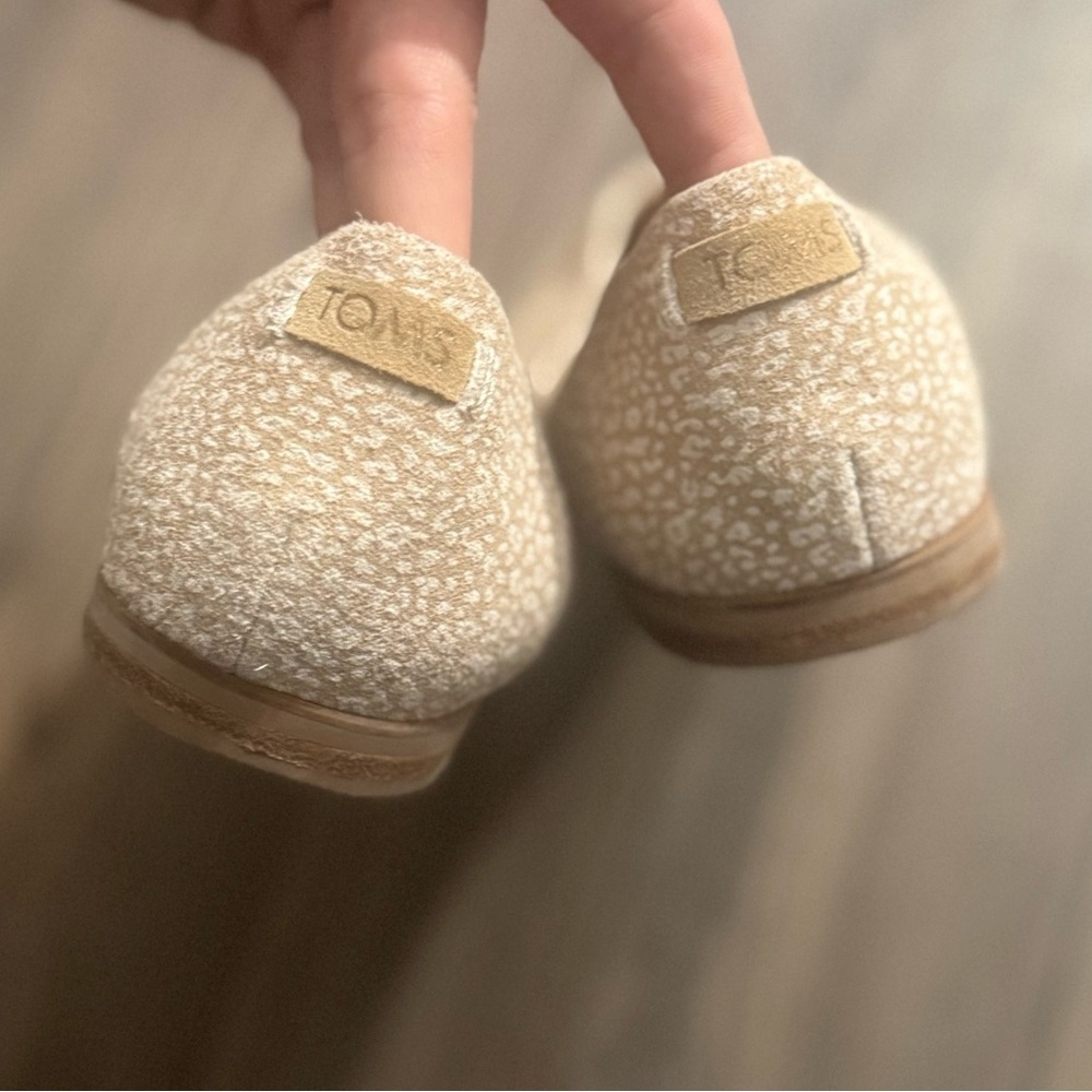 TOMS Pointed Toe Flats Beige Speckled Womens Size 6.5 Slip On Comfort - Picture 5 of 6